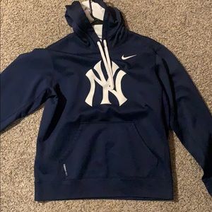 Therma-fit Nike Yankees hoodie